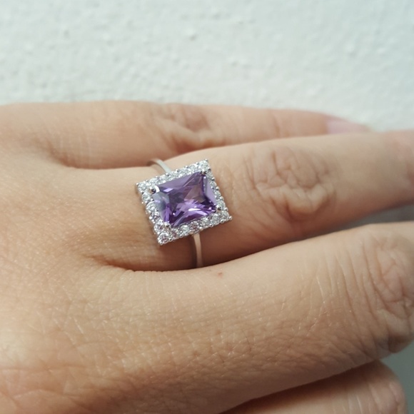 Jewelry - Stunning Sterling Silver Ring